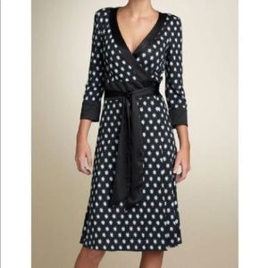 Diane Von Furstenberg Taurus wrap dress, size 6